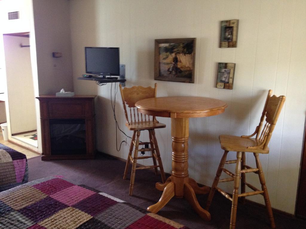Holiday Motel Canon City Room photo