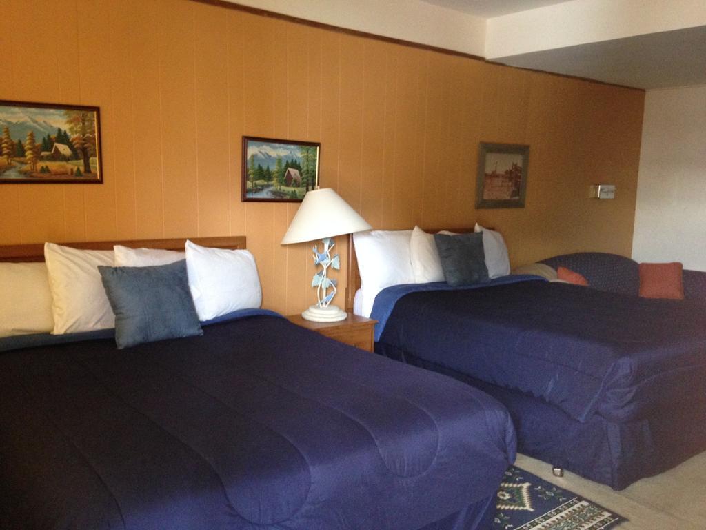 Holiday Motel Canon City Room photo